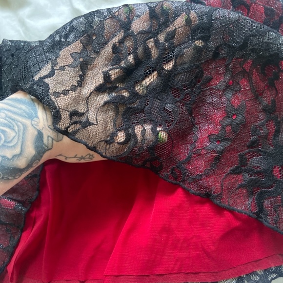 2 piece skirt and top set - Picture 3 of 5